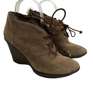 B MAKOWSKY NELLIE Genuine Leather Suede Ankle Booties Boots Wedges Shoes sz 8.5